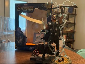 Diamond select gallery- Marvel’s infinity war Thor