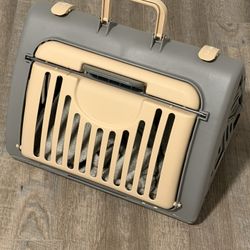Modern Cat Carrier – Excellent Condition 🐾