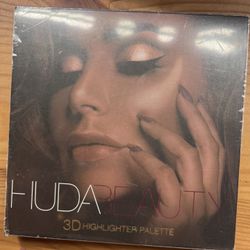 Huda Highlighter Palette