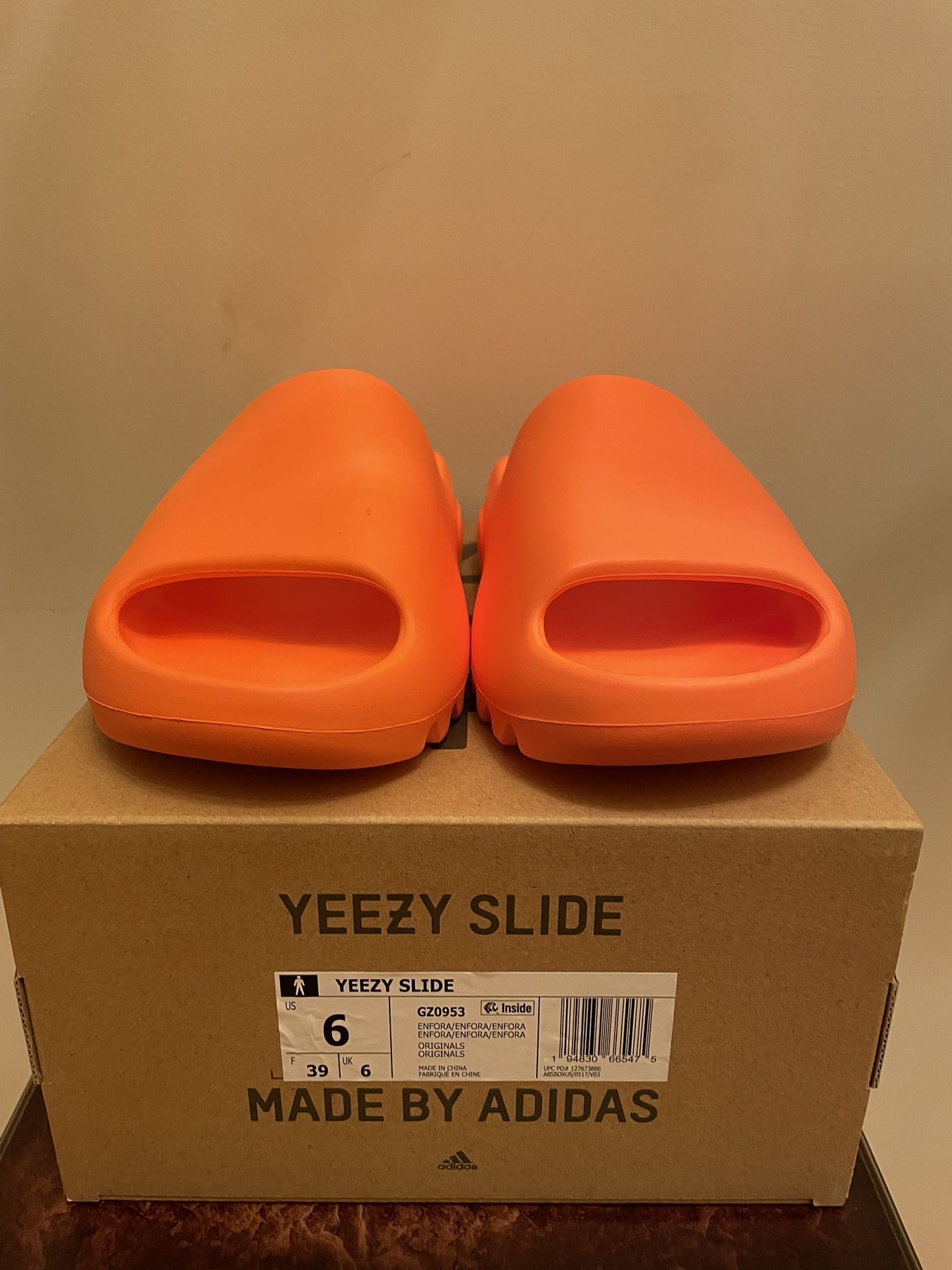 Yeezy Slides 'Enflame Orange' (GZ0953) Size (6)