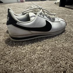 Nike Cortez (size 5.5)