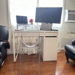 Chair In Clear 