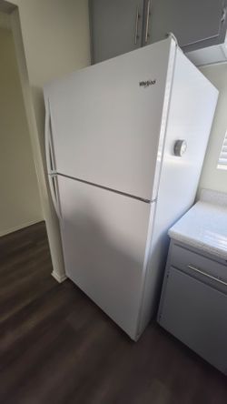Whirl pool white fridge
