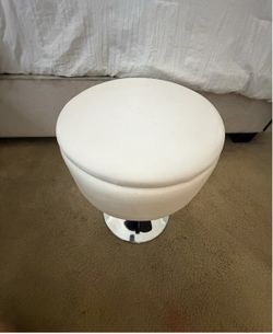 White round desk chair