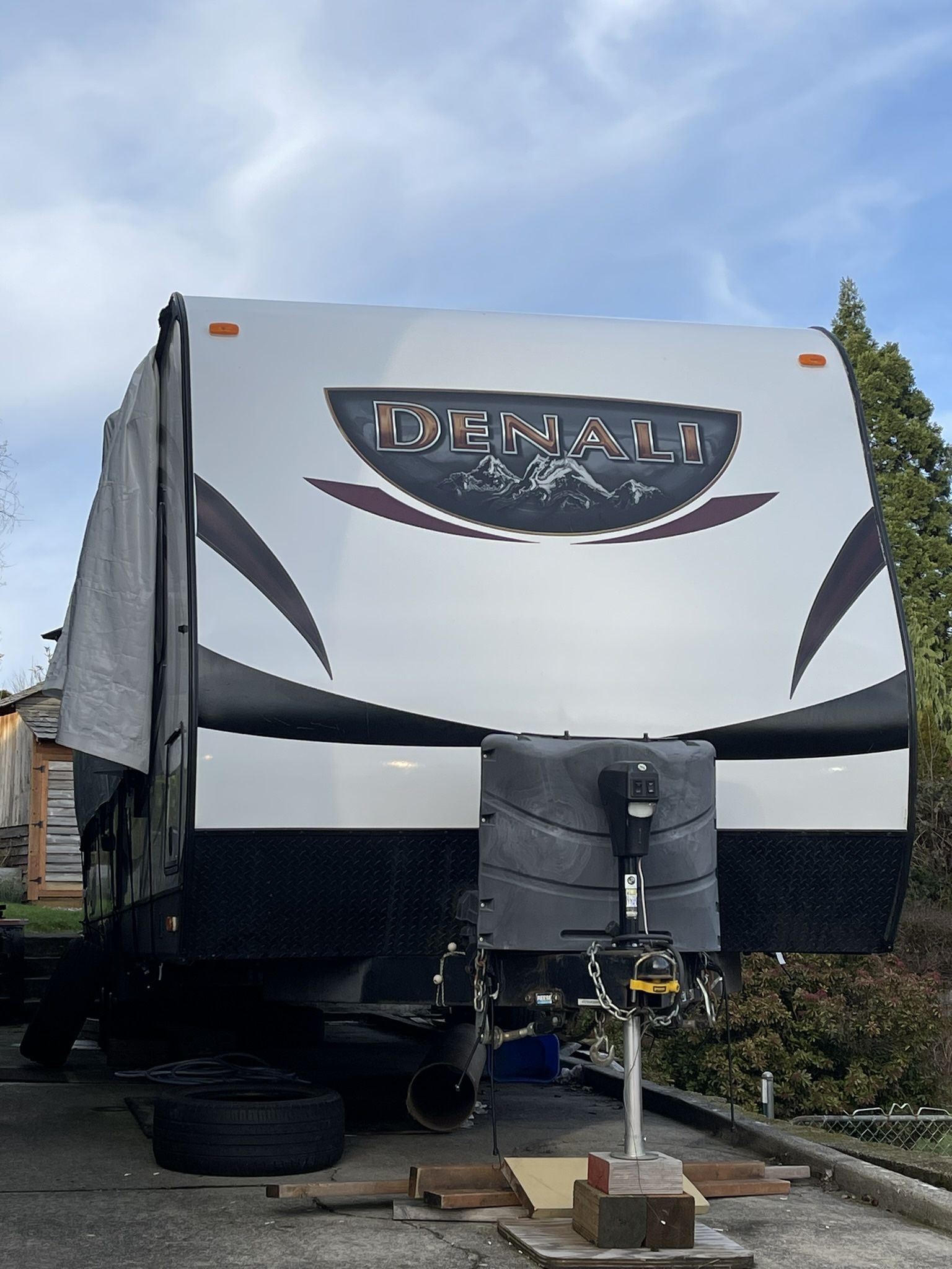 2014 Dutchman Denali 289RK 2 slides