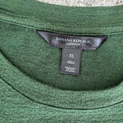 Hunter Green Banana Republic Luxespun shirt, size XS, made in Vietnam.