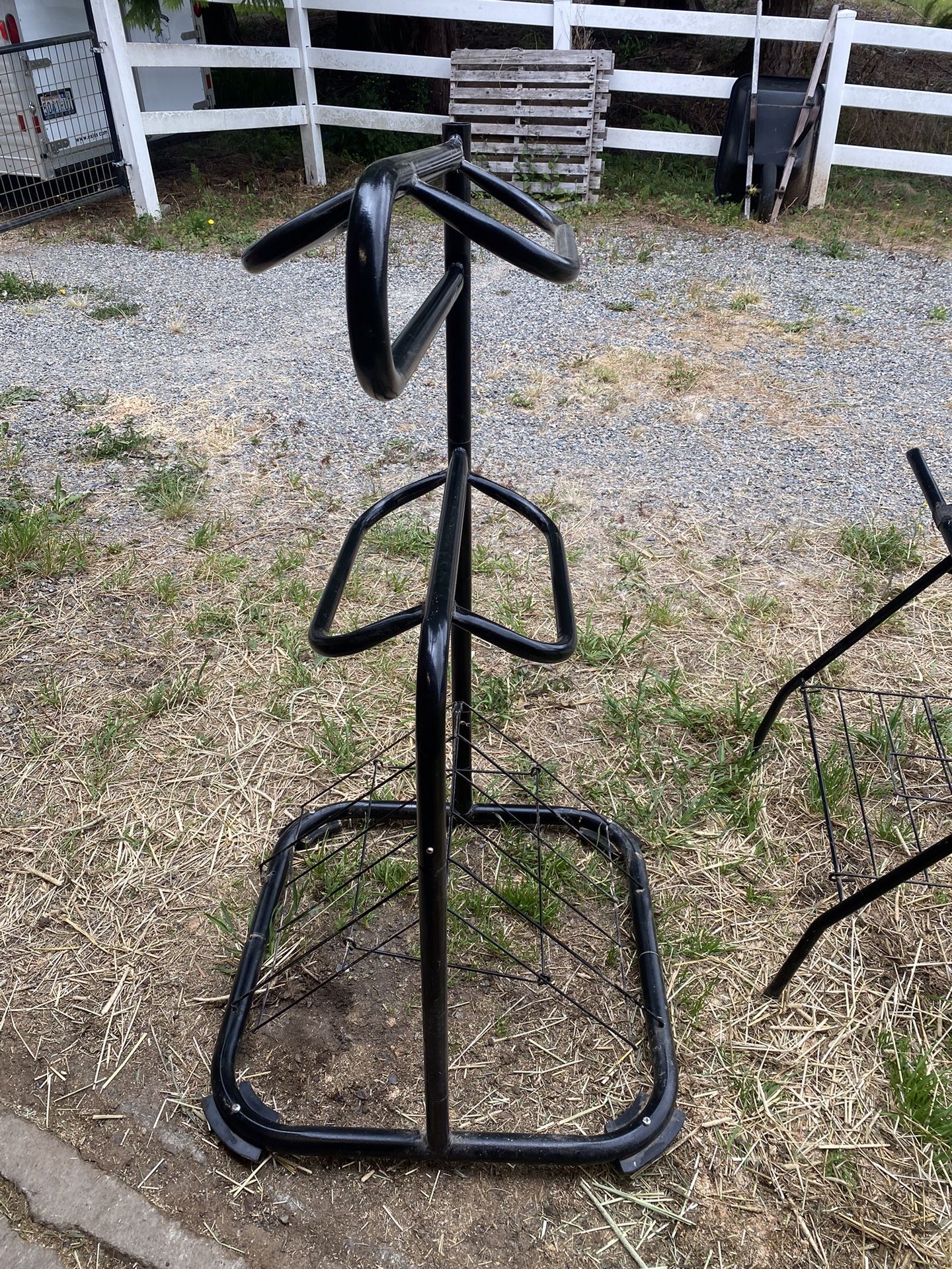 Free Standing Saddle Rack