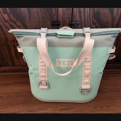 YETI Hopper Flip 18 Cooler (Aquifer Blue Limited Edition)