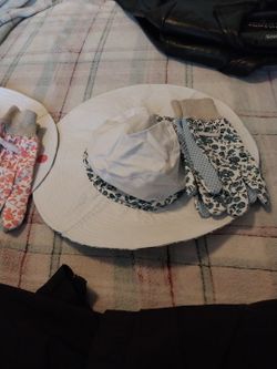 Gardening Hat And Gloves