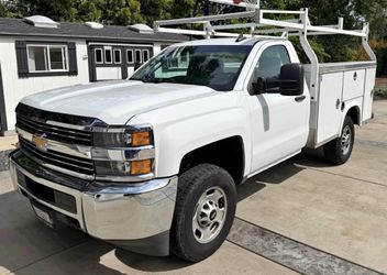 Chevy Silverado 2500 year 2017