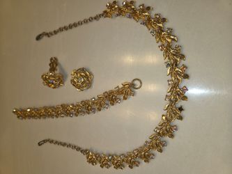 Vintage Gold Tone Necklace