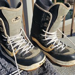 Vans Snow boots 8.5 Women