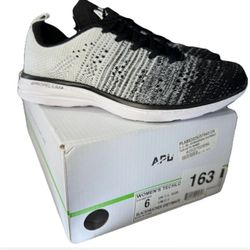 APL TechLoom Pro Women’s Running Shoes Black/Heather Grey/White Size 6 NIB