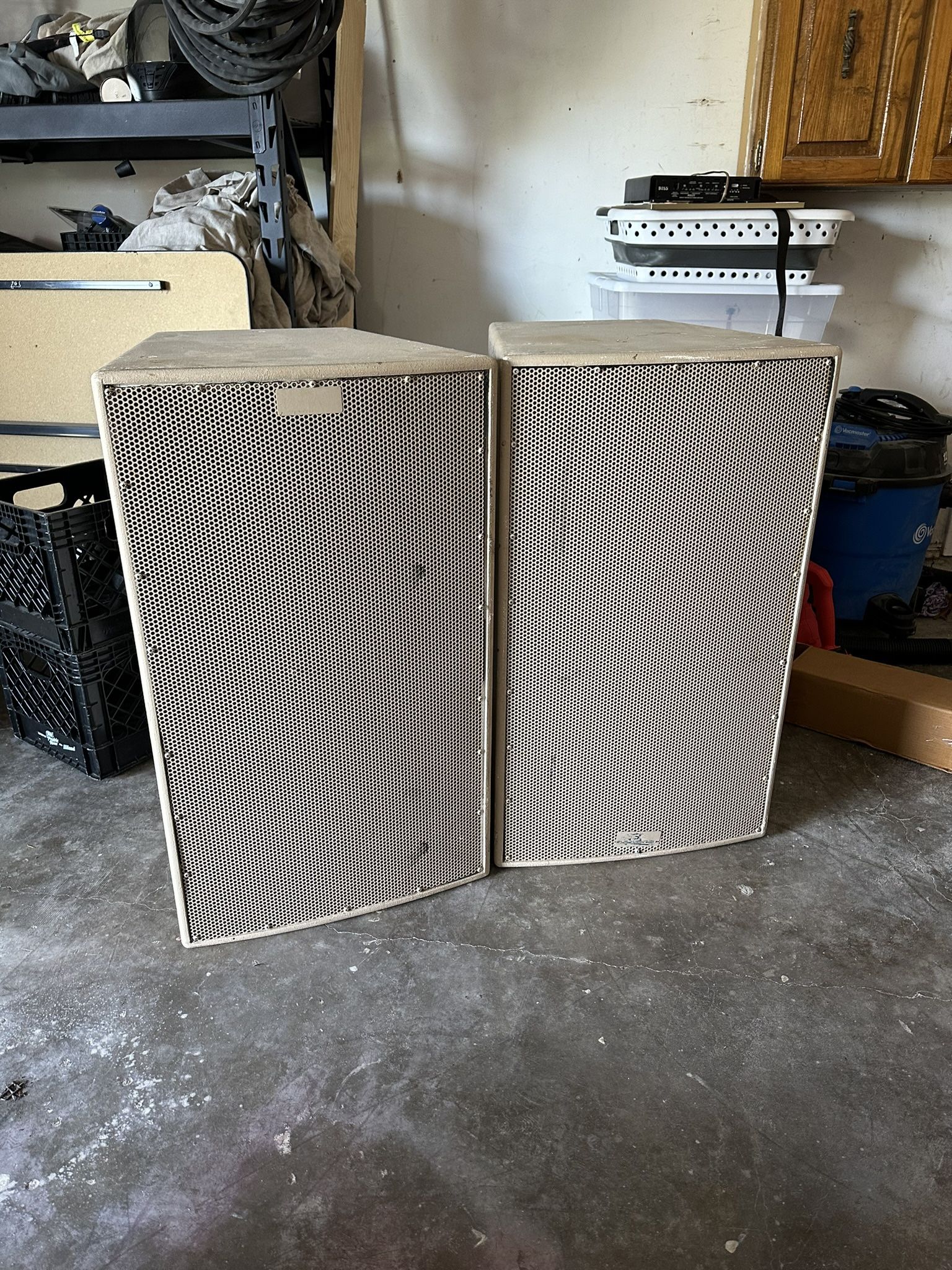EAW KF650zP Speakers 700w