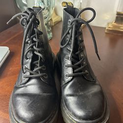 Doc Dr. Martens Luana Air Wair Black Leather Combat Boots Women's Size 6