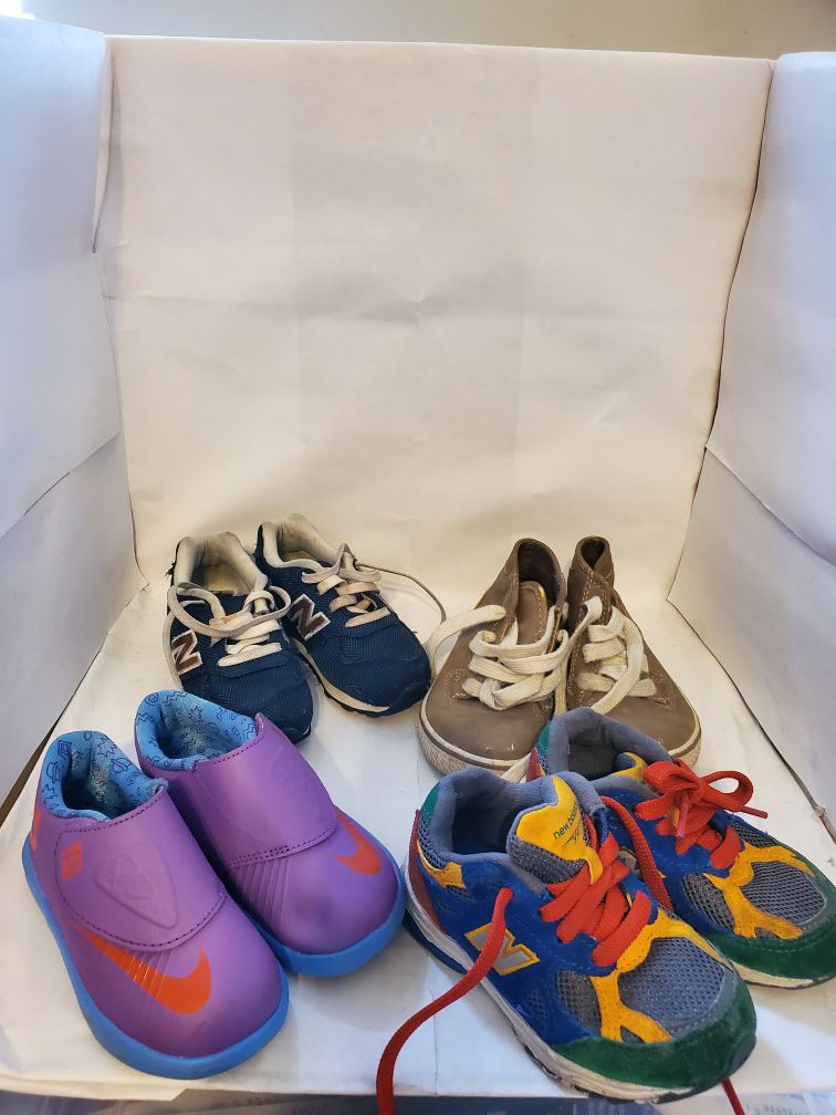 4 Pairs Kids shoes, size 6 C