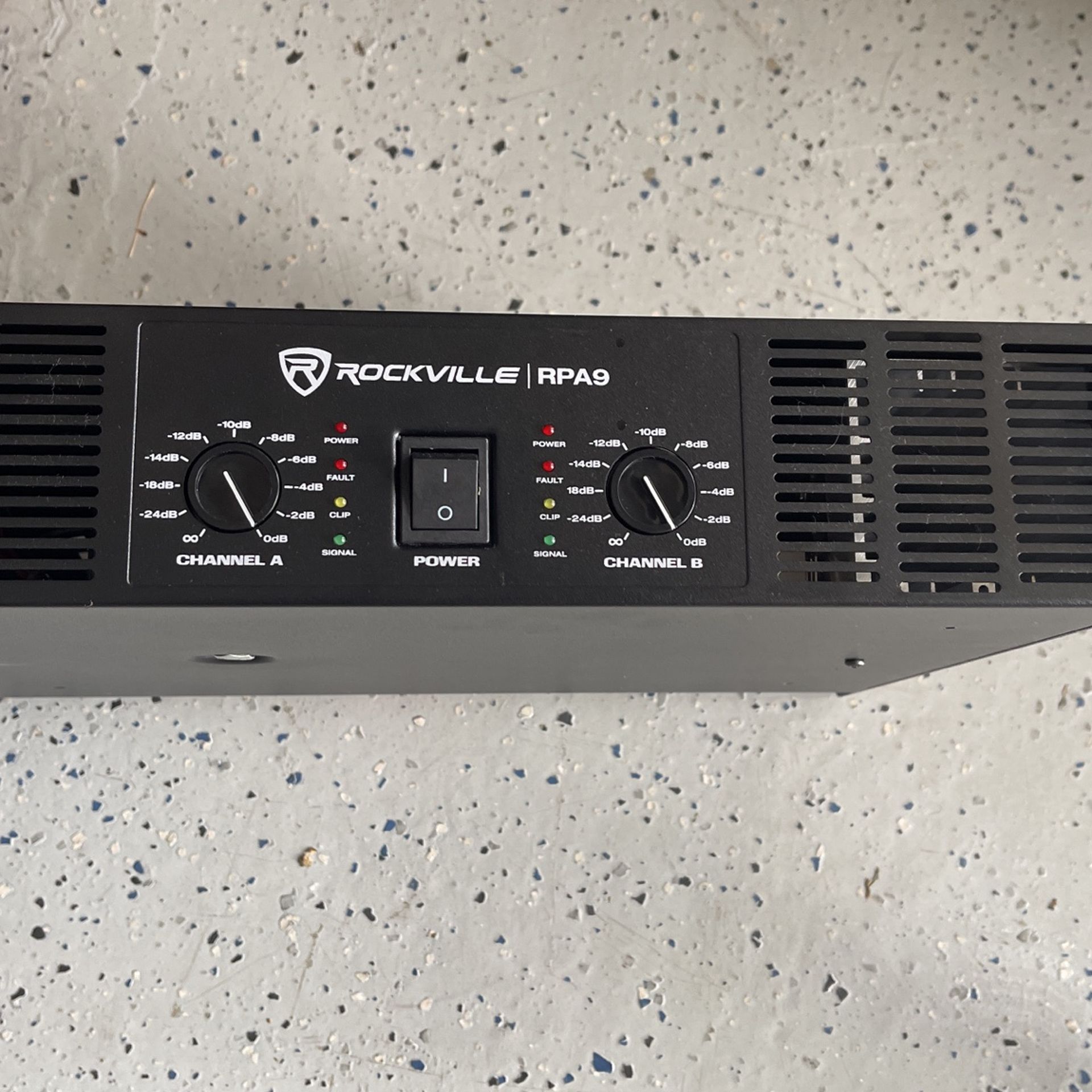 Rockville 3000 Watt Peak / 2 Channel Power Amplifier Pro/DJ Amp (RPA9)