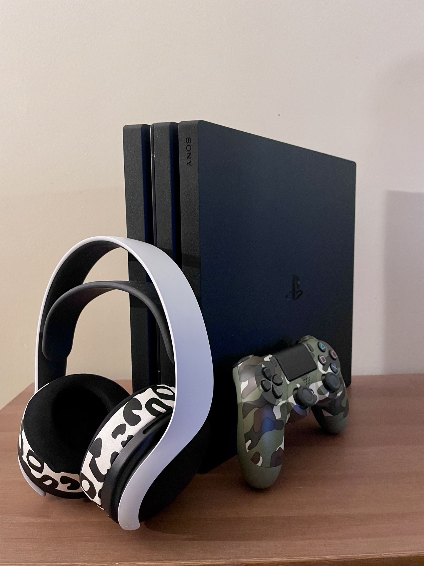 Sony Playstation PS4 Pro Low firmware with 3D Pulse headphone
