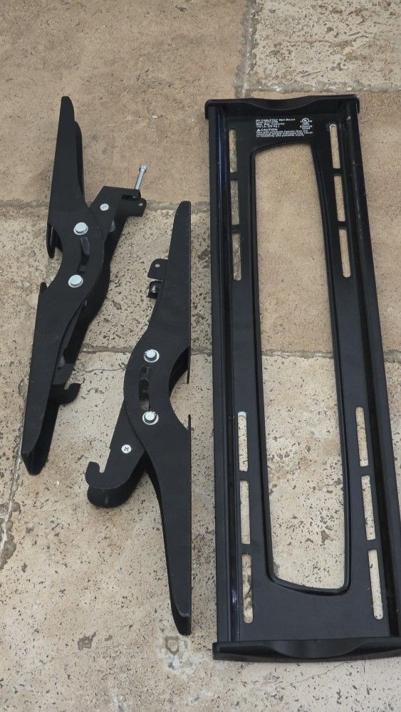 Wall mount TV/screen bracket