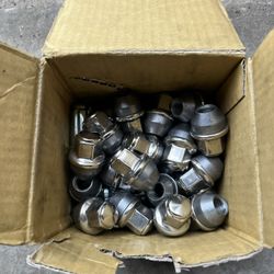 Lug Nuts 