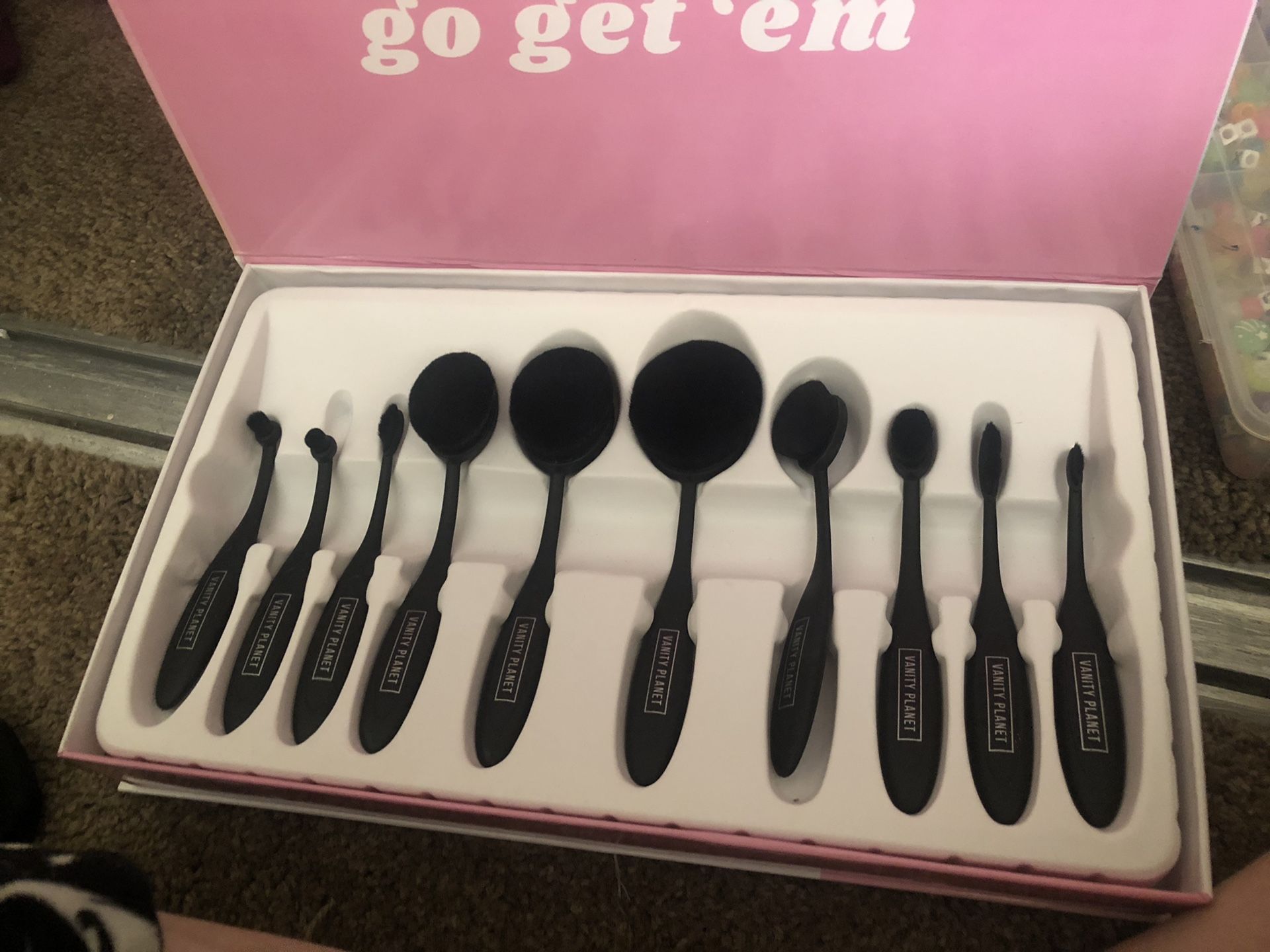 Planet vanity oval makeup brushes