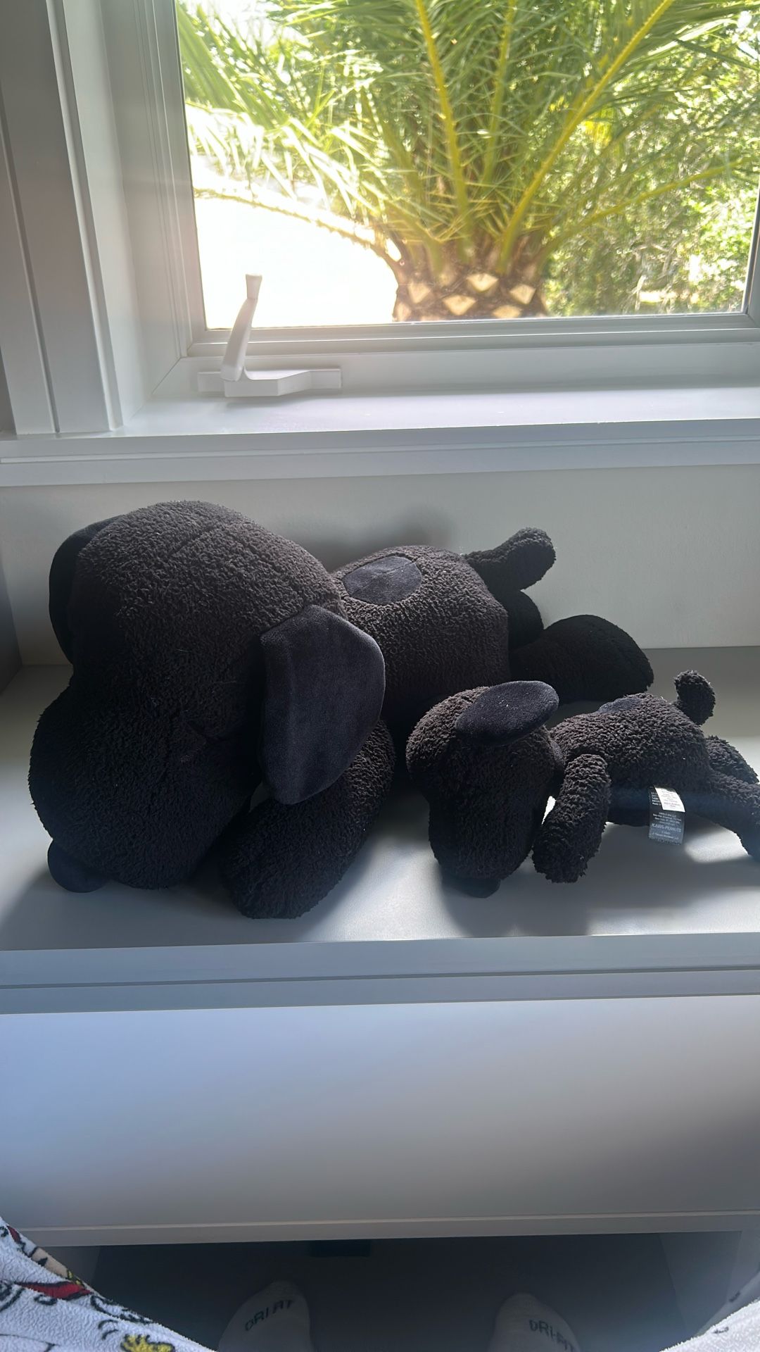 KAWS X PEANUTS PLUSHIES BLACK