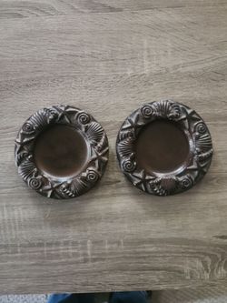 Pillar plates
