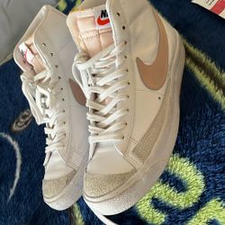 Nikes Shoes 