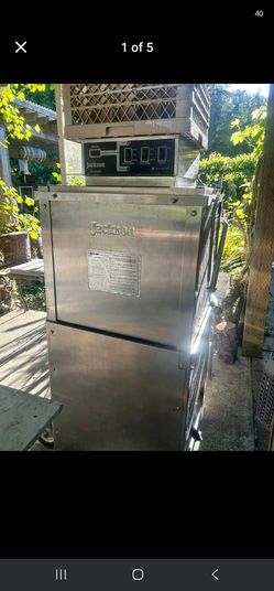 Commercial dishwasher