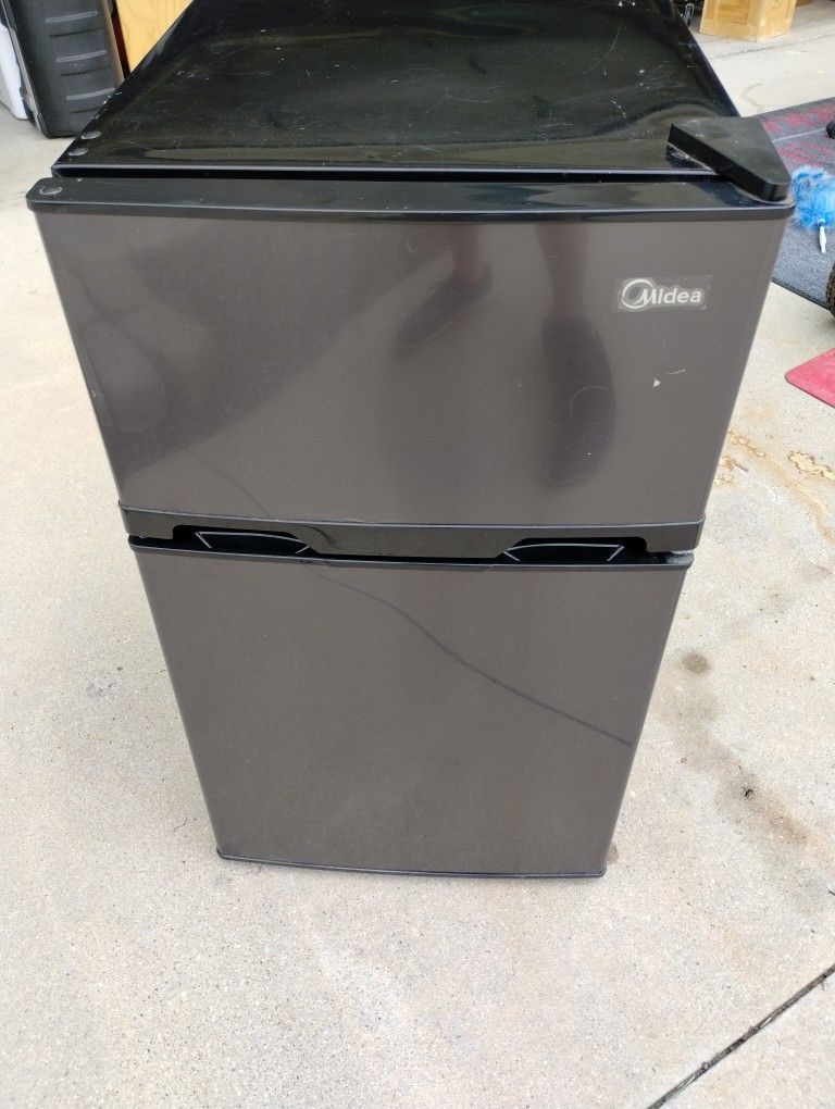Mini Fridge With Freezer