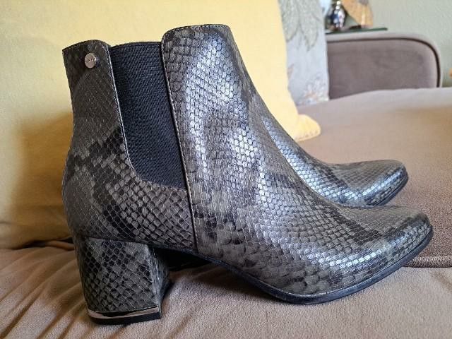 Calvin Klein Womens Boots
