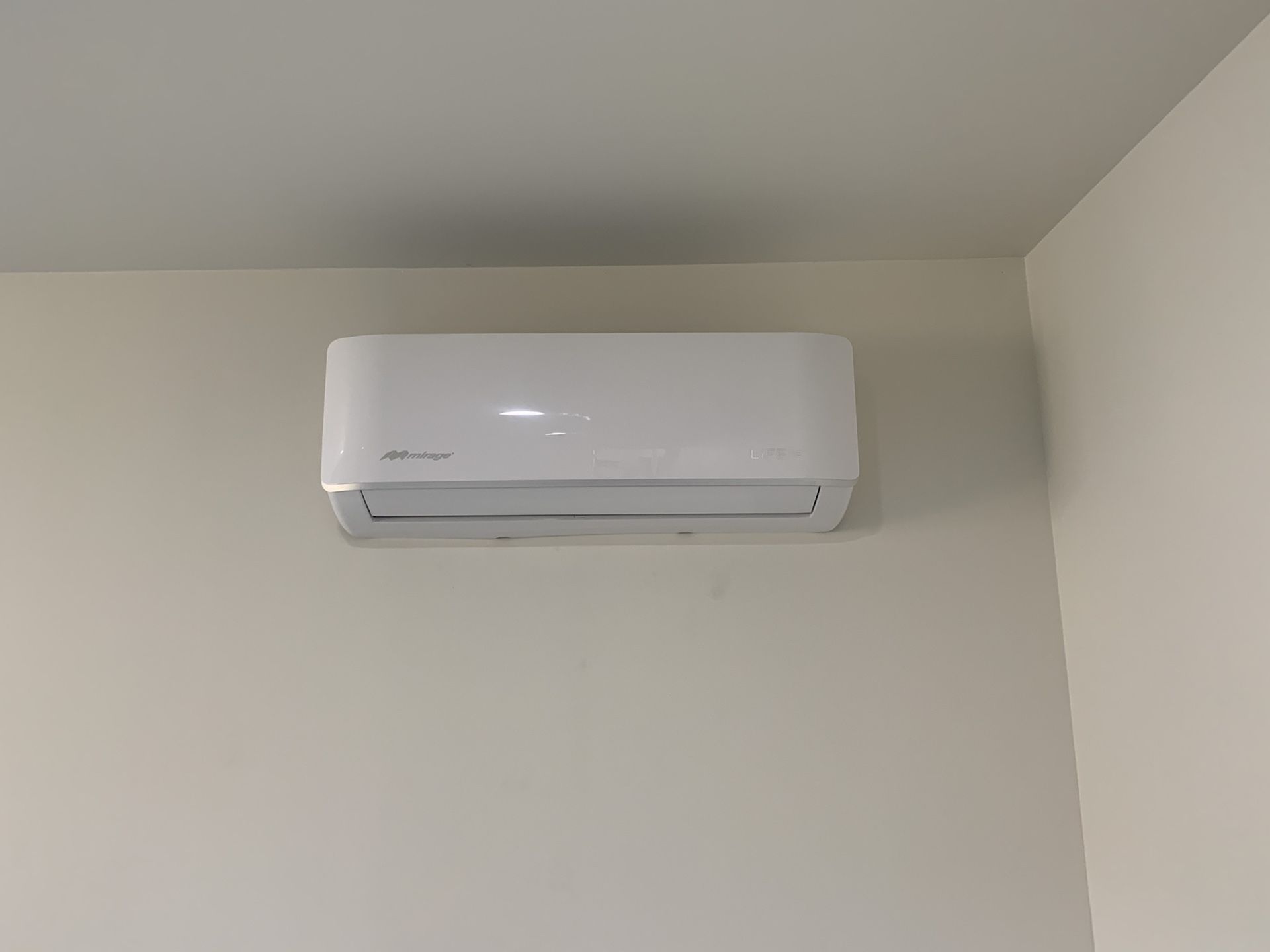 Mini split. Mirage. 12000 BTU Nuevo en caja $975 ya instalado