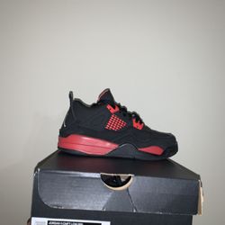 Jordan 4 Retro “Red Thunder”