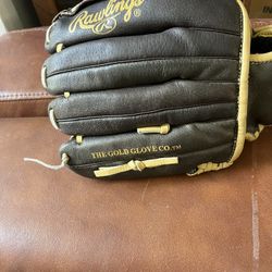 Rawlings Leather Baseball Glove.    Child 