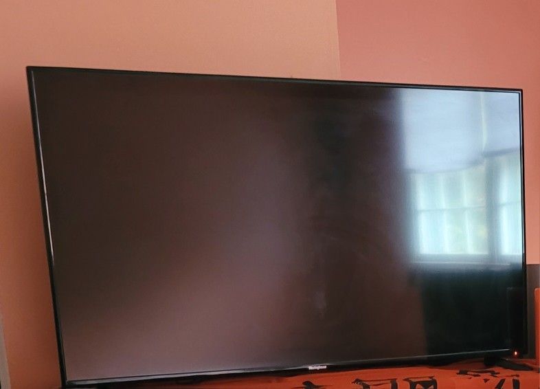 40” TV IN NEW CONDITION
