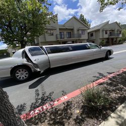 Limo/ Limousine 