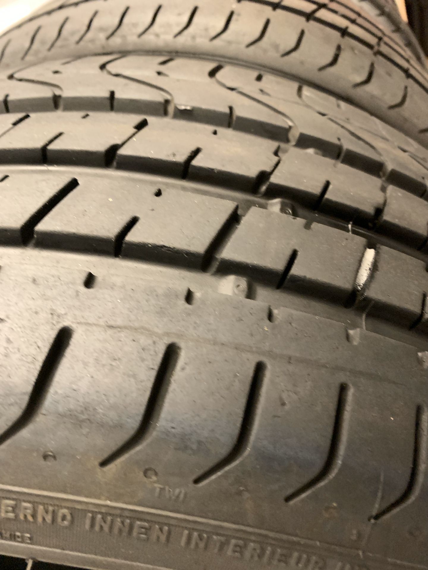 255 40 19 Pirelli pzero 2 tires