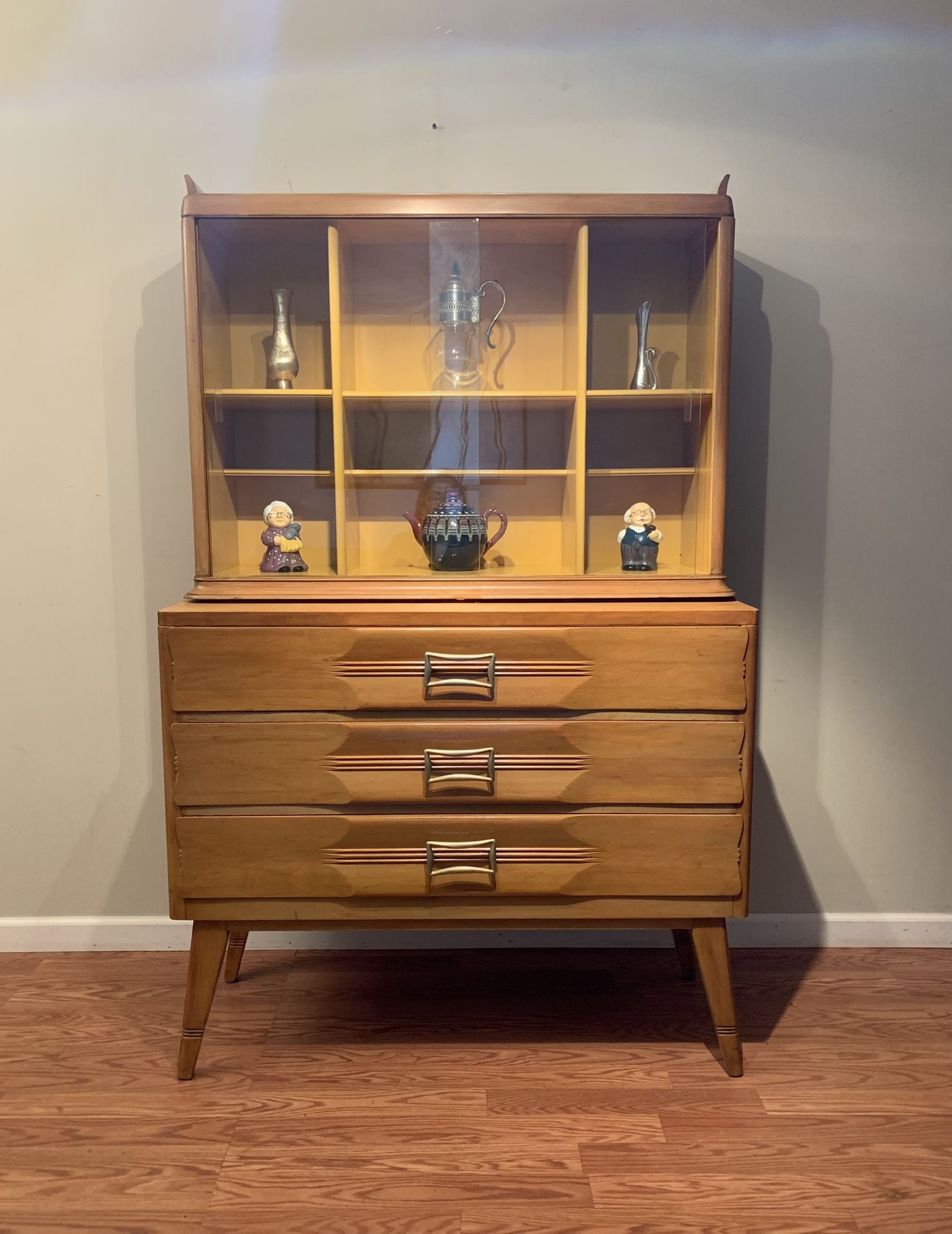 Mid Century Modern Hutch/Display Cabinet