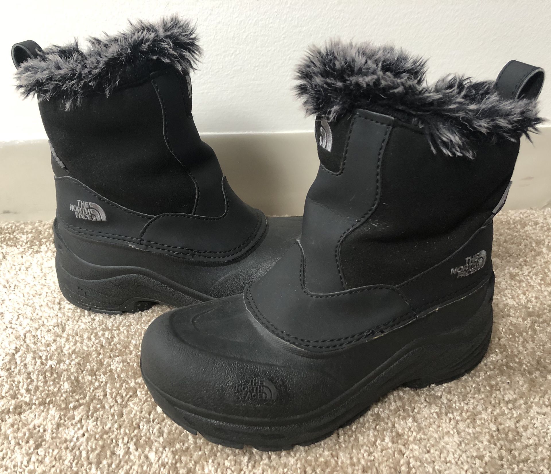 Girls black North Face winter boots, size 4