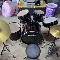 5 Piece Drum Set  200