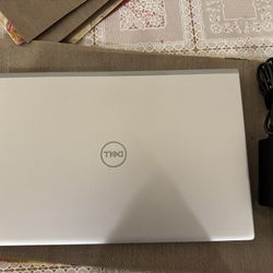 Dell Inspiron 5502 15.6" Laptop i5-1135G7 16GB DDR4 512GB M.2 Win 11 Pro