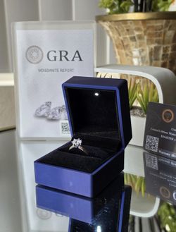 VVS1 Moissanite Engagement Ring
