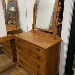 Dresser With Mirror 