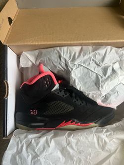 Jordan Retro 5 - Pink and Black sneakers