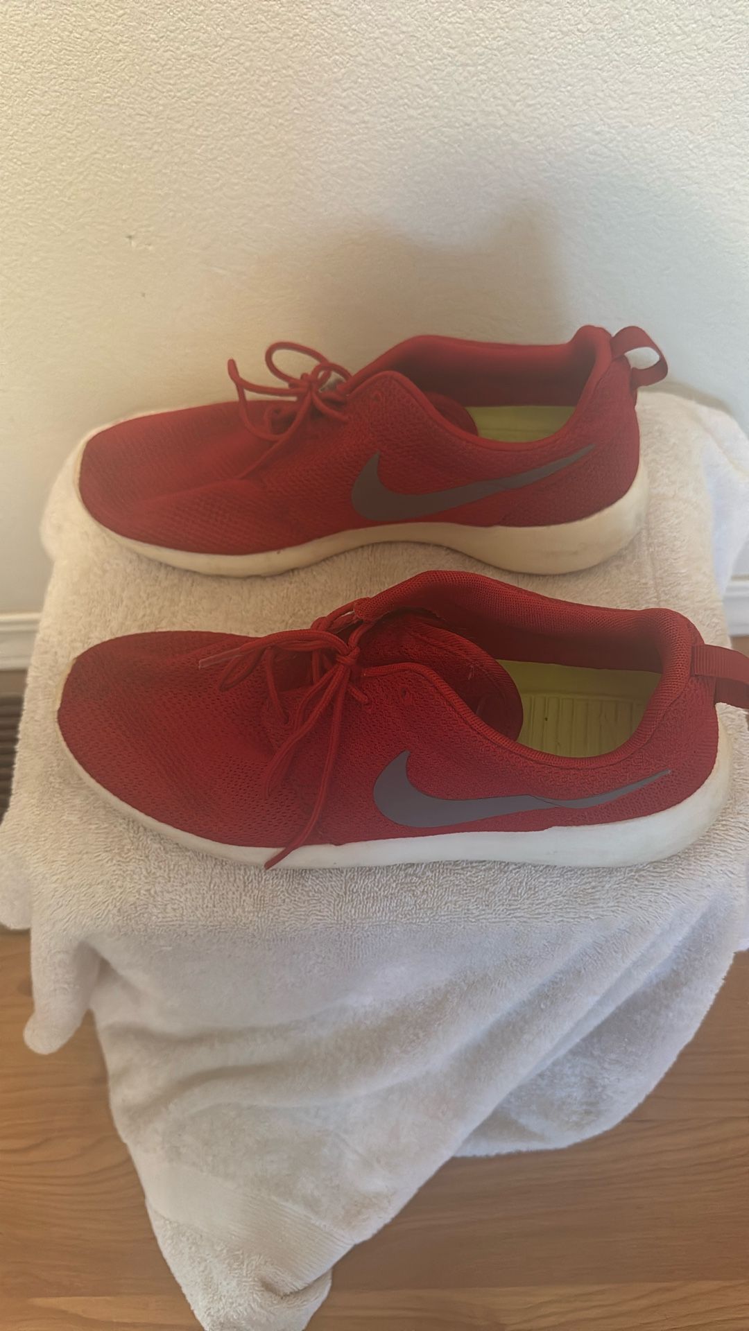 Nike Roshe run men’s size 10.5