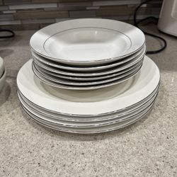 Plates and Bowls (Dinnerware) Set 