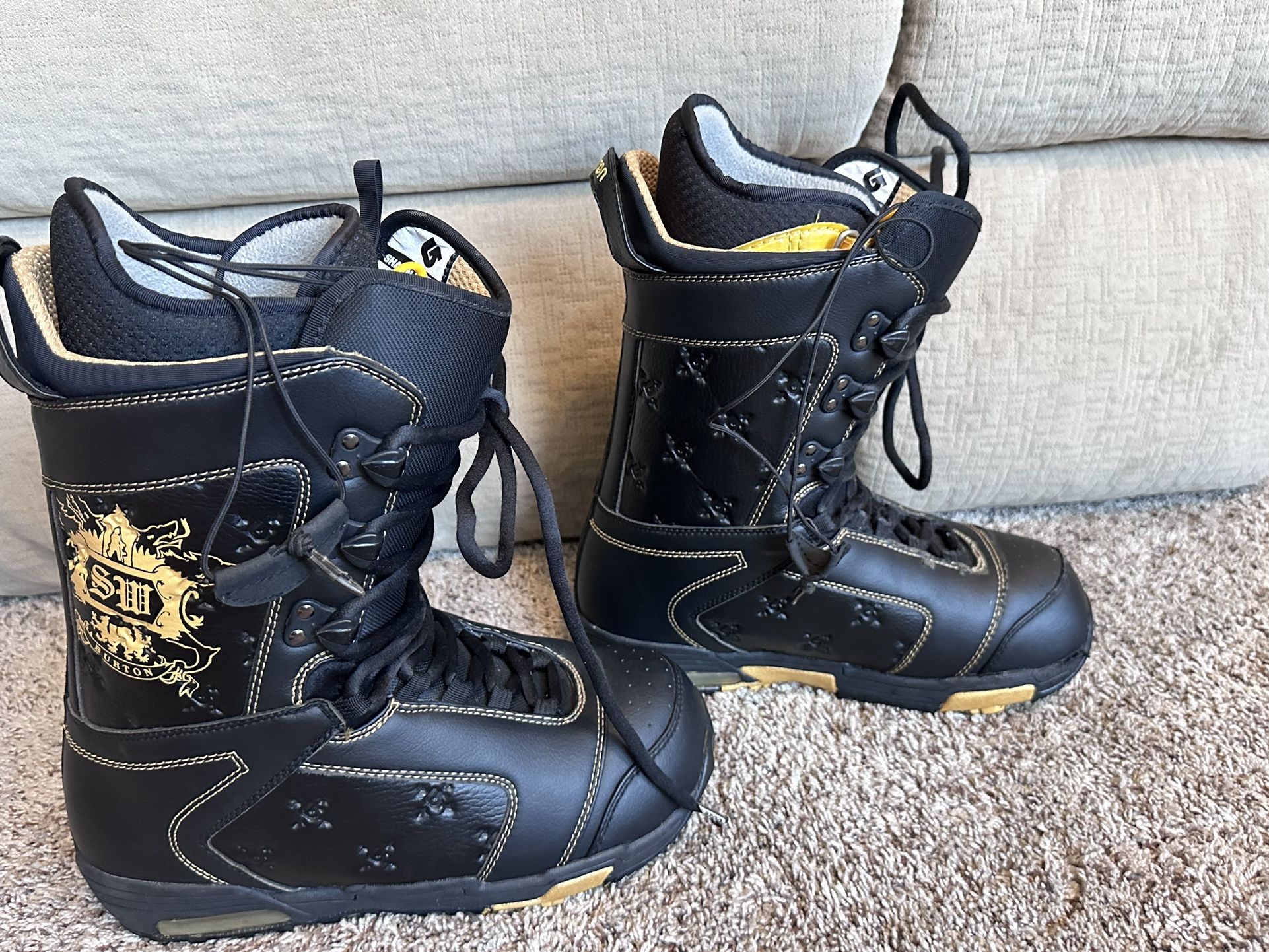 Burton Shaun White men's snowboarding boots size 8 and snowboard gear for the family