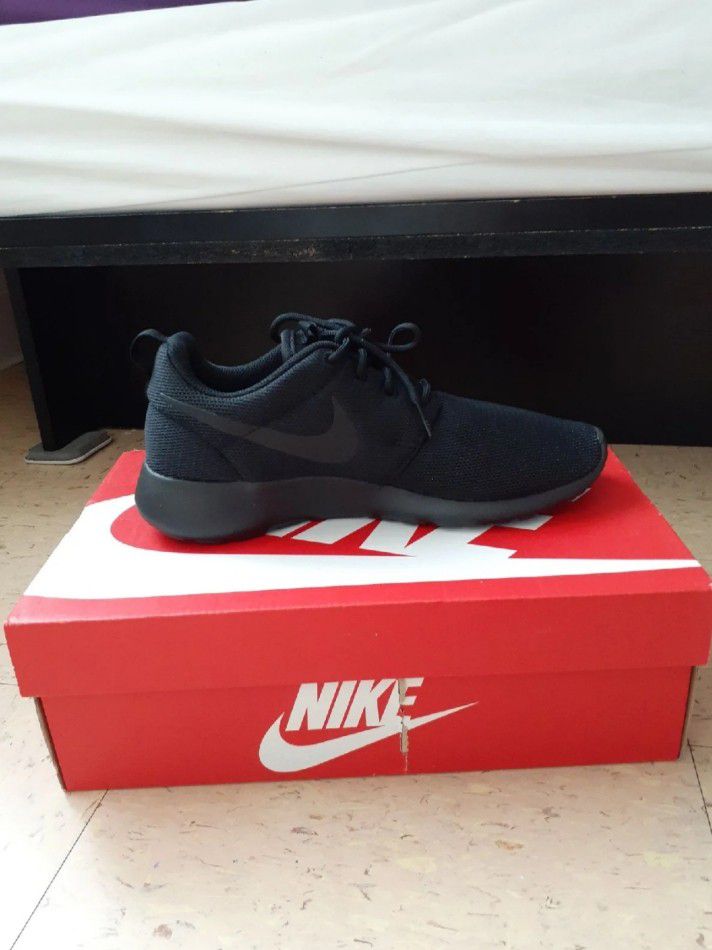 Black Nike Roshe One