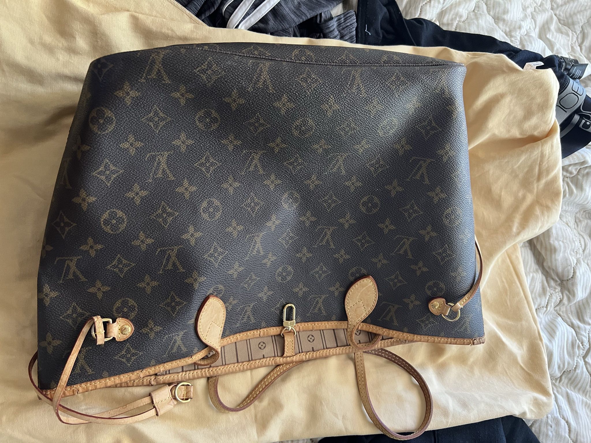 Handmade Authentic Louis Vuitton Monogram Canvas Barrette Hair Clip for  Sale in West Hollywood, CA - OfferUp