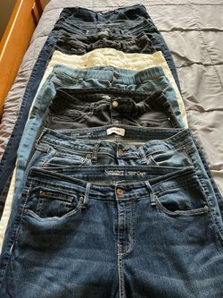 There is eight women’s jeans the size is some 10 and some 12 all of them for $65total